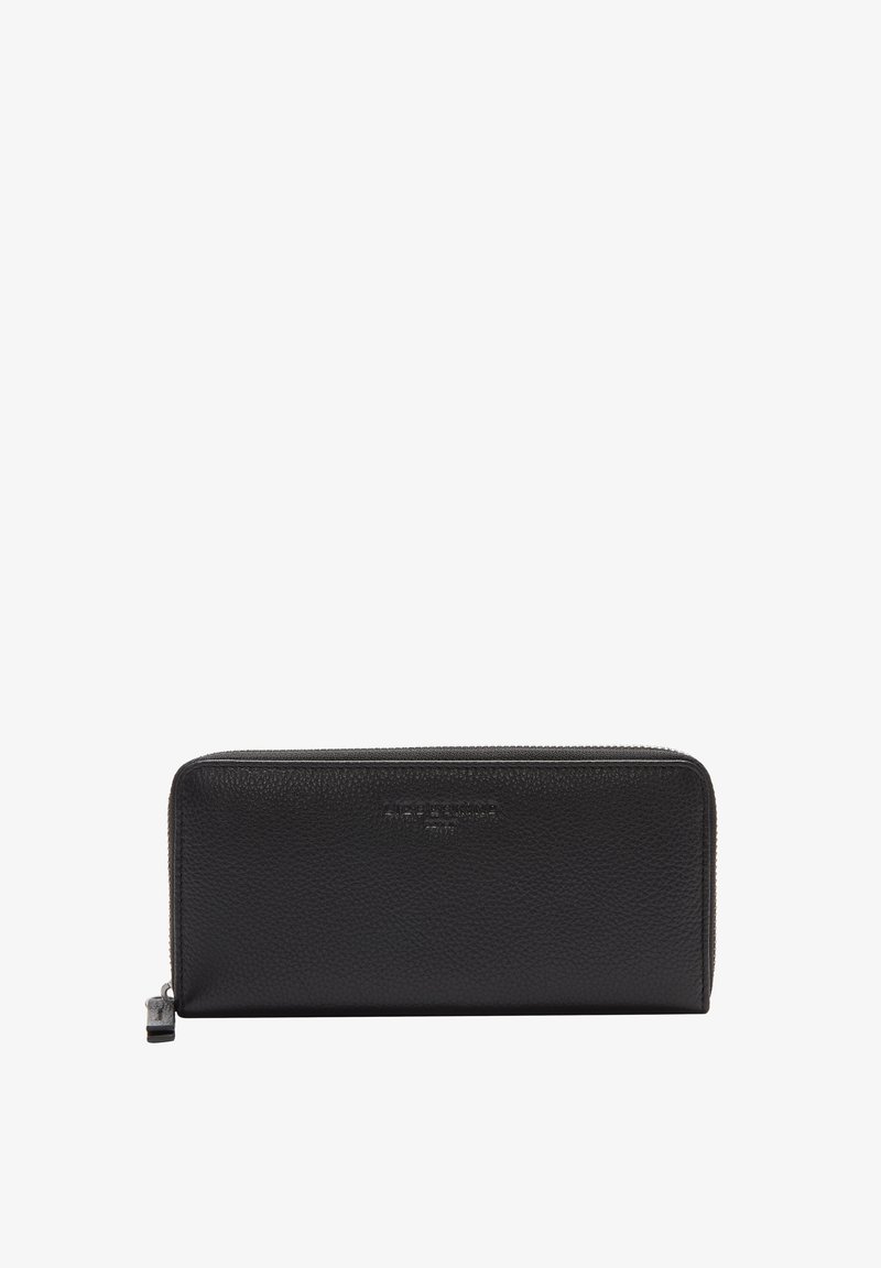Czarny skórzany portfel o fakturowanym wykończeniu, z zamkiem błyskawicznym i tłoczonym logo. Prostokątny kształt, minimalistyczny design, bez widocznych zdobień.