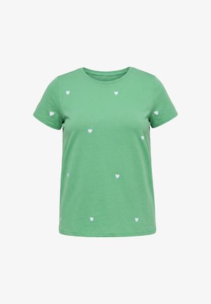 Maglietta verde a maniche corte con scollo rotondo, decorata con piccoli cuori bianchi sparsi.
