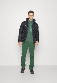 Mammut BROAD PEAK - Dunjacka - black