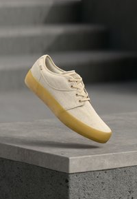 Sélectionné, beige