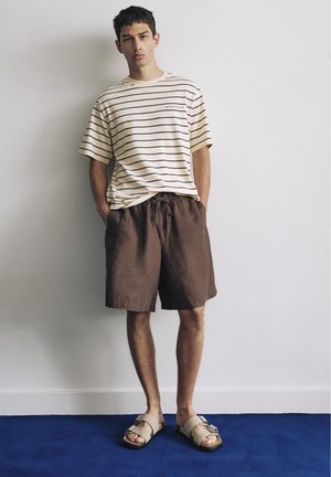 PULL&BEAR, STRIPED SLOGAN SHORT SLEEVE - T-SHIRT - Majica kratkih rukava s printom - yellow