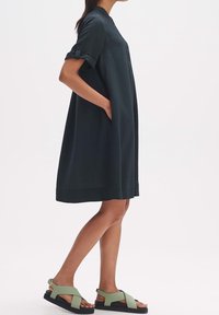 OPUS Abito a camicia - metallic green