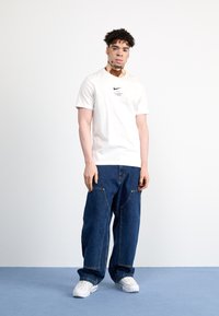 Nike Sportswear TEE BIG - Print T-shirt - white