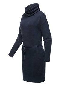 Námornícky pletený šaty s klobúkovým výstrihom, dlhými rukávmi, pásom a textúrovanou látkou. Ponúka voľný strih a dĺžku po kolená.