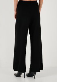 LELA Spodnji deli trenirk - black