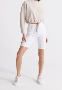 Superdry & Co Farkkushortsit - white