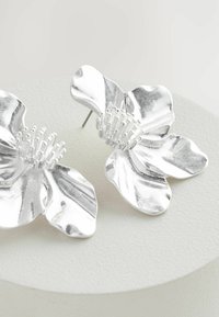 Next FLOWER STATEMENT STUD  - Pendientes - silver tone