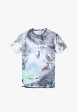 Kurzärmliges Sportshirt mit einem mehrfarbigen abstrakten Muster und einer Mesh-Struktur; verfügt über einen Rundhalsausschnitt und ein weißes Logo auf der Vorderseite.