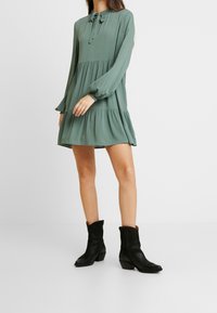 EDITED Vapaa-ajan mekko - green