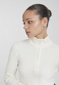 Urban Classics CROPPED - Cardigan - whitesand