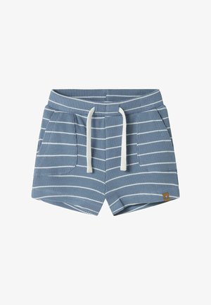 Pantaloni corti a righe blu realizzati in tessuto testurizzato, con righe orizzontali bianche, vita elastica con cordoncino e tasche laterali.