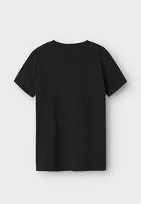 Sort kortærmet T-shirt lavet af blødt bomuld, med en rund hals og et enkelt, klassisk snit uden yderligere mønstre eller detaljer.