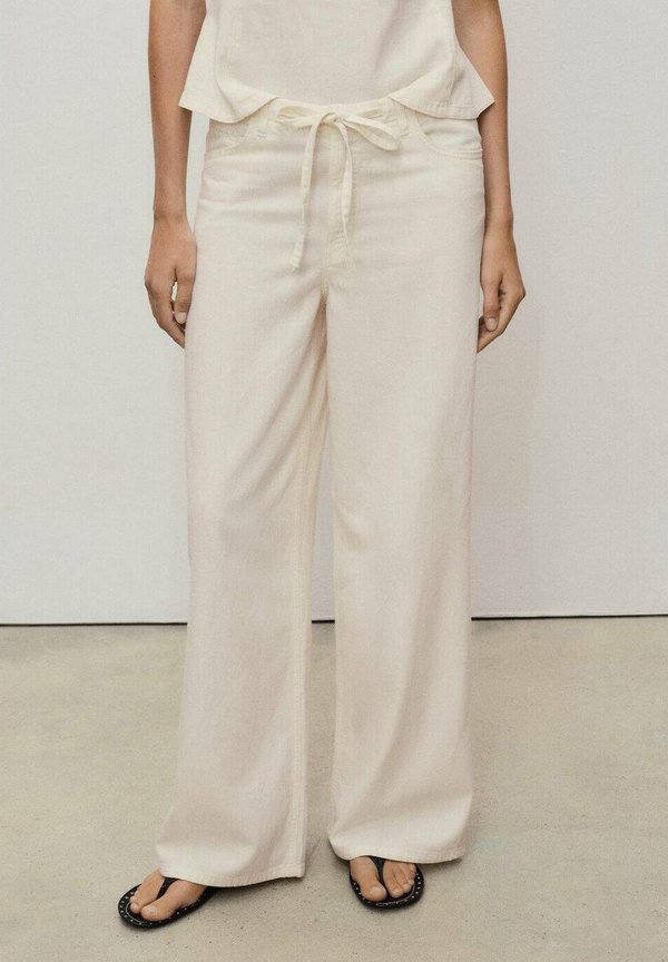 WIDE MIT GÜRTEL - Trousers