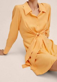 Mango Robe chemise - orange
