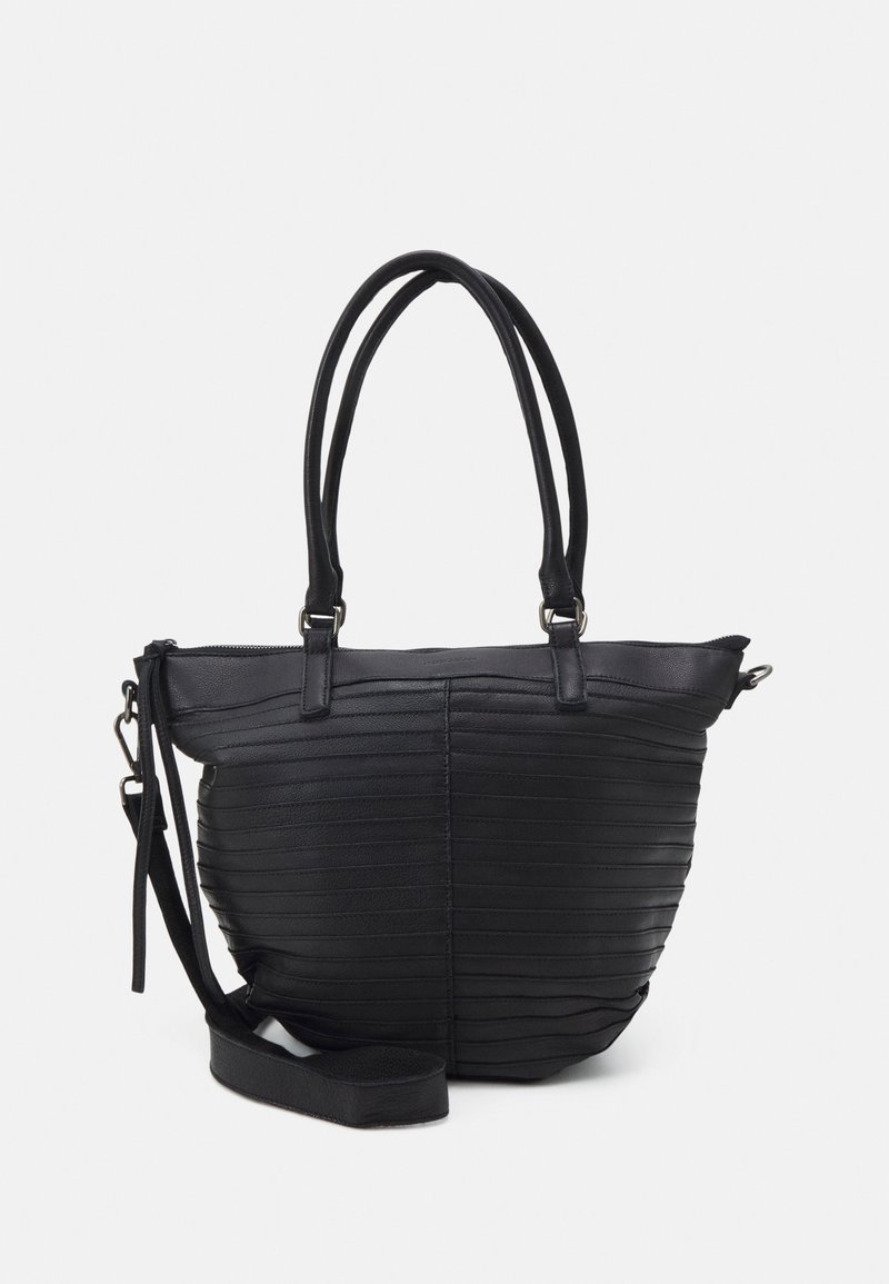Sac à main en cuir noir avec détails de coutures horizontales, deux bretelles et une longue bandoulière amovible sur fond blanc.