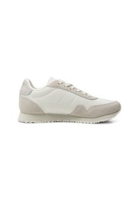 Beige Sport Schuh mit einer Kombination aus glattem Leder und weichen Wildleder-Akzenten, ausgestattet mit einer strukturierten Ferse und klassischem Schnürdesign.