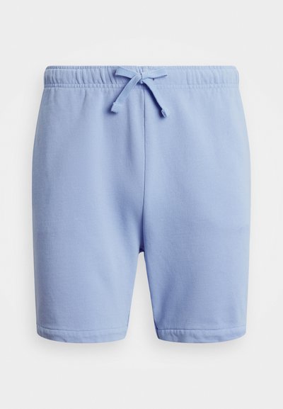 Šviesiai mėlyni šortai, pagaminti iš minkštos medžiagos, su elastingu juosmens diržu ir raišteliu, taip pat su sulankstytais kraštais. Nėra matomų raštų ar akcentų.