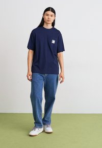 The North Face MOUNTAIN LOGO RELAXED POCKET TEE - Tricou basic - summit navy