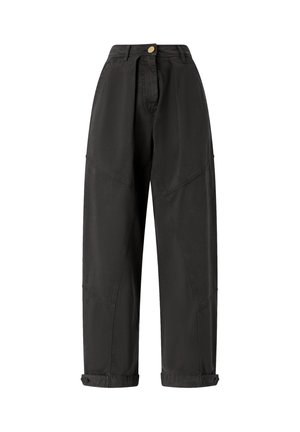 Pantaloni neri a gamba larga con vita alta, dotati di chiusura a bottone, dettagli cuciti e risvolti, realizzati in tessuto resistente.