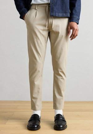 DRAWSTRING PANTS - Stoffhose - stone