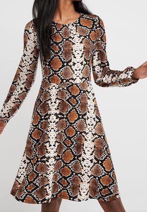 Jurk met lange mouwen met een gestructureerde slangenprint in bruin, zwart en crèmekleuren, met een nauwsluitend lijfje en een uitlopende rok.