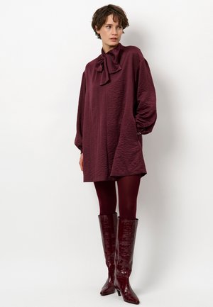 LEIGH BOW - Jurk - red