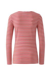 Rood-wit gestreept langermelig shirt met een ronde hals en een aansluitend ontwerp. Zachte textuur met consistente horizontale strepen over het hele kledingstuk.