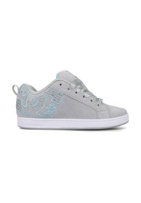 Hallide hall sneakers on hallidiselt hallid ja sinised aktsendid ning hõbedased paelad. Külgedel kaunistavad neid pitsilised mustrid ja dekoratiivsed nupud.