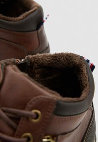 INSIDE COMBINADO CUELLO CREMALL - Botines - marron
