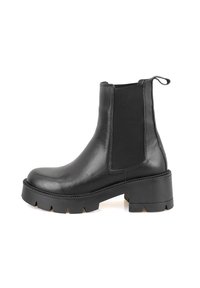 Schwarze Leder-Chelsea-Stiefel mit elastischen Seitenpanele, runder Zehenform und einer dicken, strukturierten Sohle. Verfügt über eine Ziehlasche für ein einfaches An- und Ausziehen.