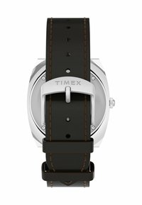 Timex-Uhr mit einem schwarzen Lederarmband, das braune Nähte aufweist, einem Gehäuse aus silbernem Metall und einer Schnalle aus Edelstahl. Rückansicht gezeigt.