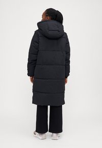 Vero Moda Petite VMMARGARET LONG COAT - Ziemas mētelis - black