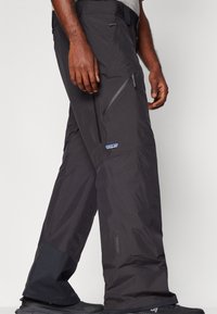 Patagonia INSULATED POWDER TOWN PANTS - Nohavice na snowboard - black