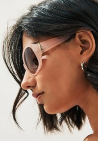 Next MIT ZIERAUSSCHNITTEN - Aurinkolasit - mottled pink
