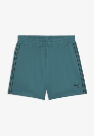 Türkisfarbene sportliche Shorts mit elastischem Bund, schwarzem Puma-Logo am linken Bein und schwarzem Markenstreifen, der beide Seiten hinunterläuft.