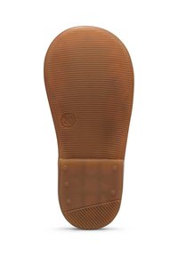 Braune Gummisohle mit horizontalen und diagonalen Rillen, runder Zehenform und rechteckigem Muster an der Ferse. Mit "20" gekennzeichnet.