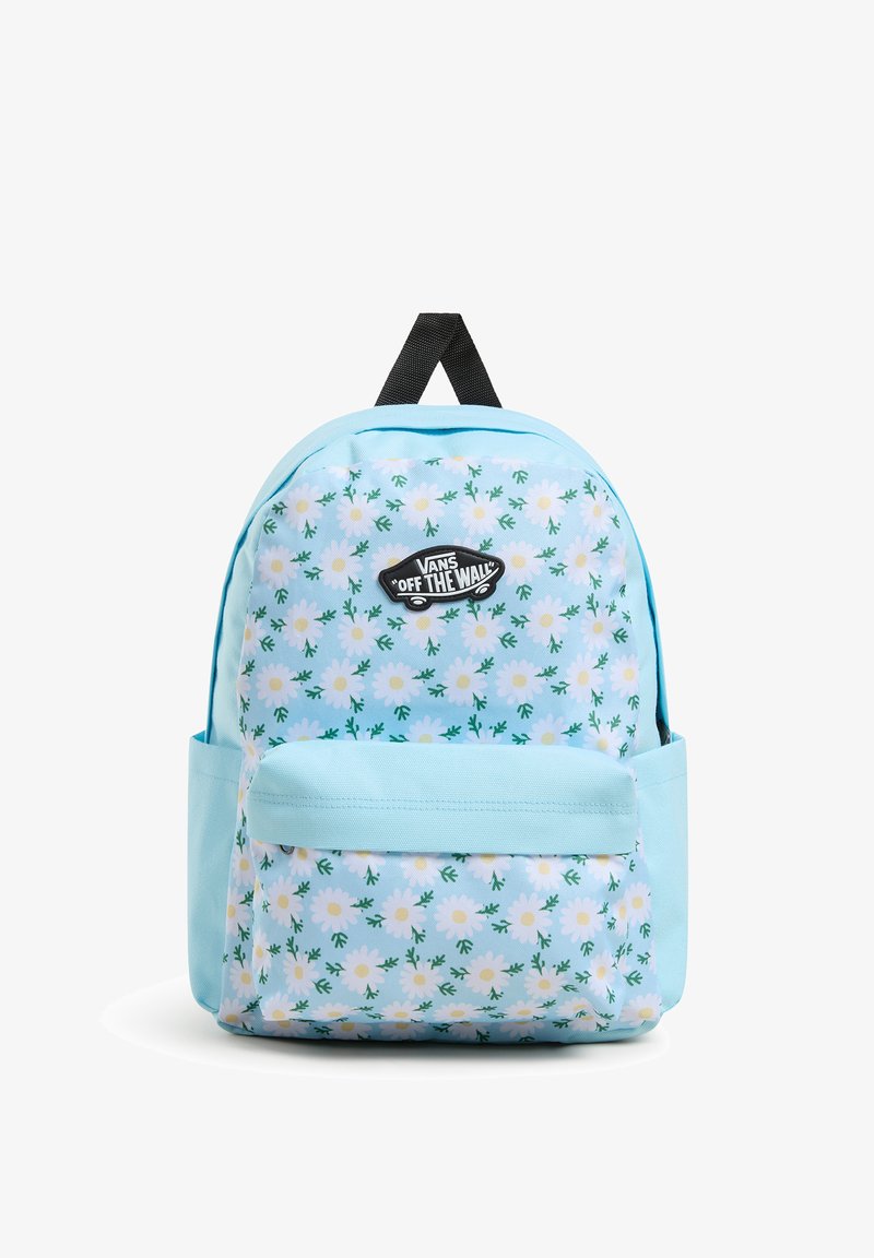Světle modrý batoh s květinovým vzorem sedmikrásky, se přední kapsou a černou nášivkou loga na přední straně.