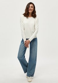 Thumbnail Image 2