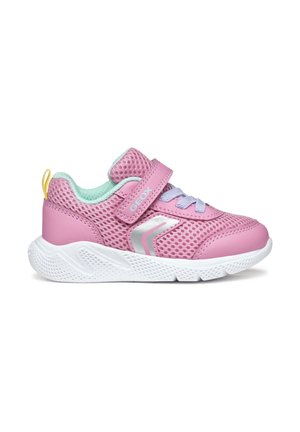 Pink og mintgrøn børnesneaker med mesh-overdel, hvid sål, lavendel snørebånd og en pink velcrolukning mærket Geox.