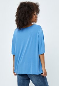 PEPPERCORN PCROSALINDA - Pamata T-krekls - marina blue