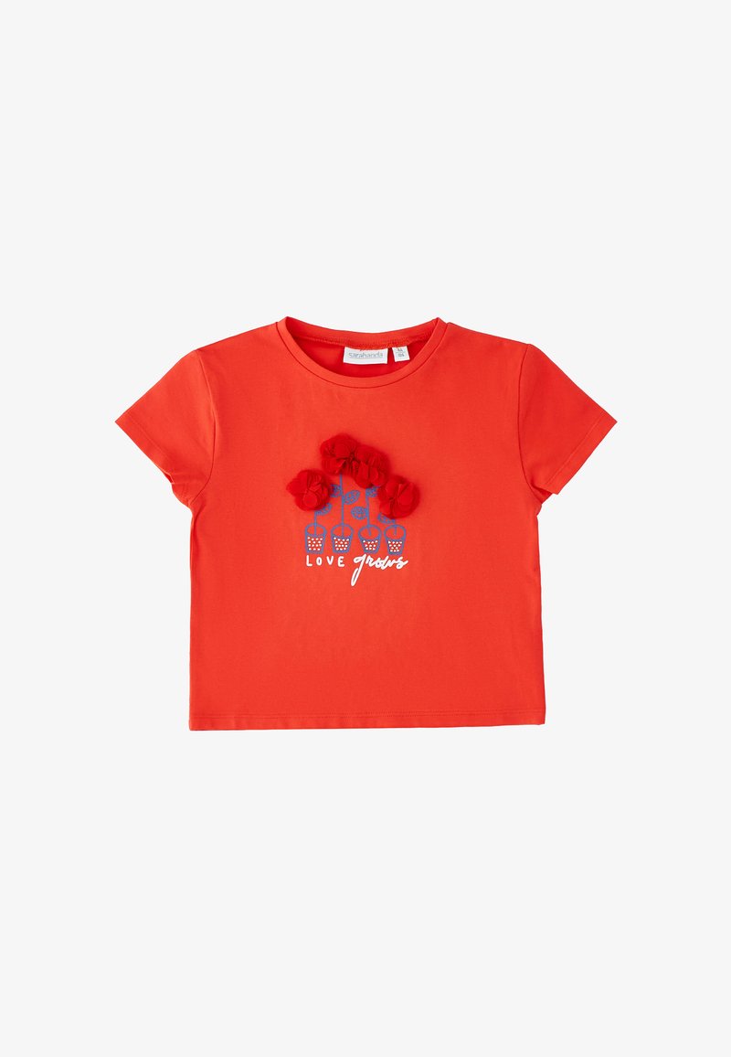 Rotes kurzärmeliges T-Shirt mit blauen Blumentöpfen, roten Stoffblumen-Applikationen und dem Schriftzug "LOVE grows" auf der Brust.