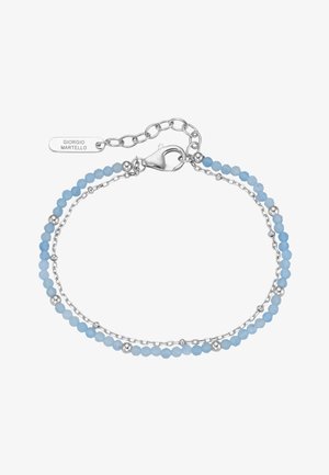 Zartes Silberarmband mit hellblauen Perlen, kleinen Silberkugeln, Karabinerverschluss und graviertem Giorgio Martello-Anhänger.