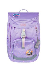 Zaino viola con motivo a pois, patch con logo, tasca frontale, spallacci regolabili e dettagli in gomma. Presenta una chiusura a clip e una maniglia superiore.