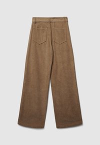 Pantaloni larghi in corduroy marroni con una finitura testurizzata, dotati di due tasche posteriori e una vita alta.