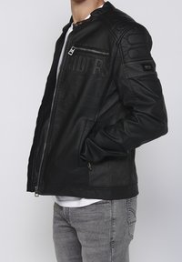 Koroshi Giacca in similpelle - black