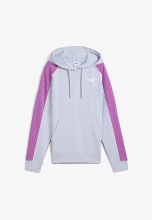 Gaiši zils kapucis ar violetām piedurknēm, baltajiem akcentiem un kenguru kabatu. Ir pievilkšanas auklas un logo uz krūtīm. Mīksta auduma tekstūra.