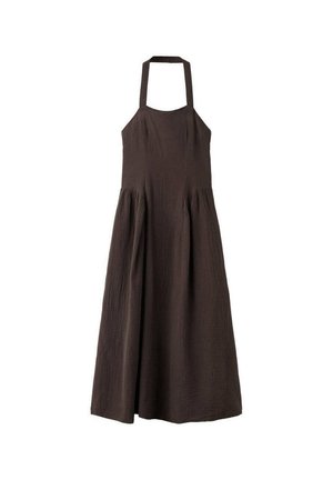 Robe midi marron sans manches avec un col halter et une jupe froncée, en tissu texturé.