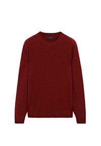 Röd, stickad tröja med rund hals och långa ärmar. Har ribbade muddar och nederkant, mjuk textur och en avslappnad passform.