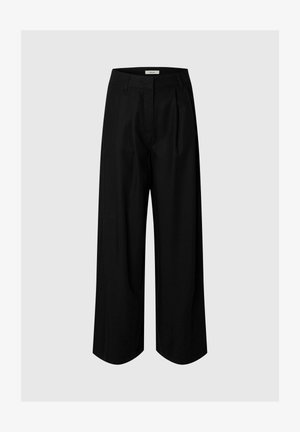 Pantalones negros de talle alto y pierna ancha con pliegues delanteros y bolsillos laterales, exhibidos sobre un fondo claro liso.