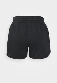Svarta bomullsidrottsshorts med elastisk midja, utformade med en slät yta och en avslappnad passform, med böjda fållar.